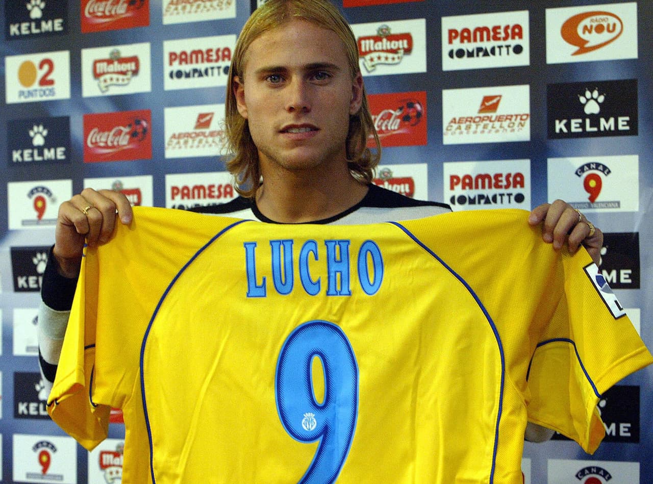 Considerado por varios como material de selección albiceleste, Luciano Figueroa prosiguió su etapa en Cruz Azul con un fugaz paso por el Villarreal de España entre 2004 y 2006.