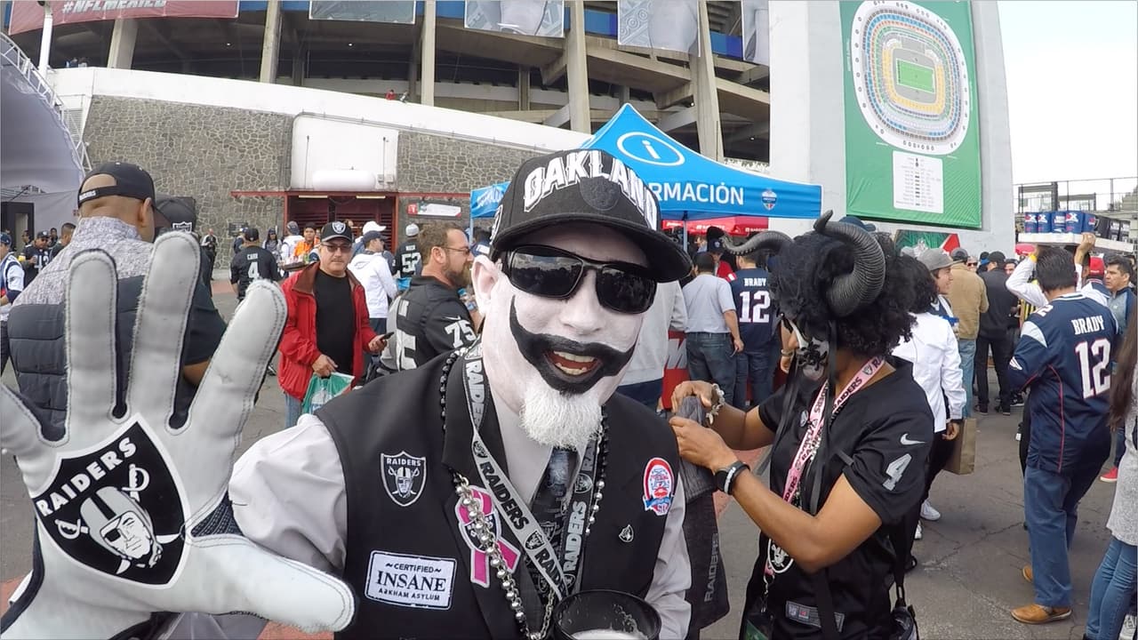 Pats mexicanos y Raiders latinos invadieron el Estadio Azteca