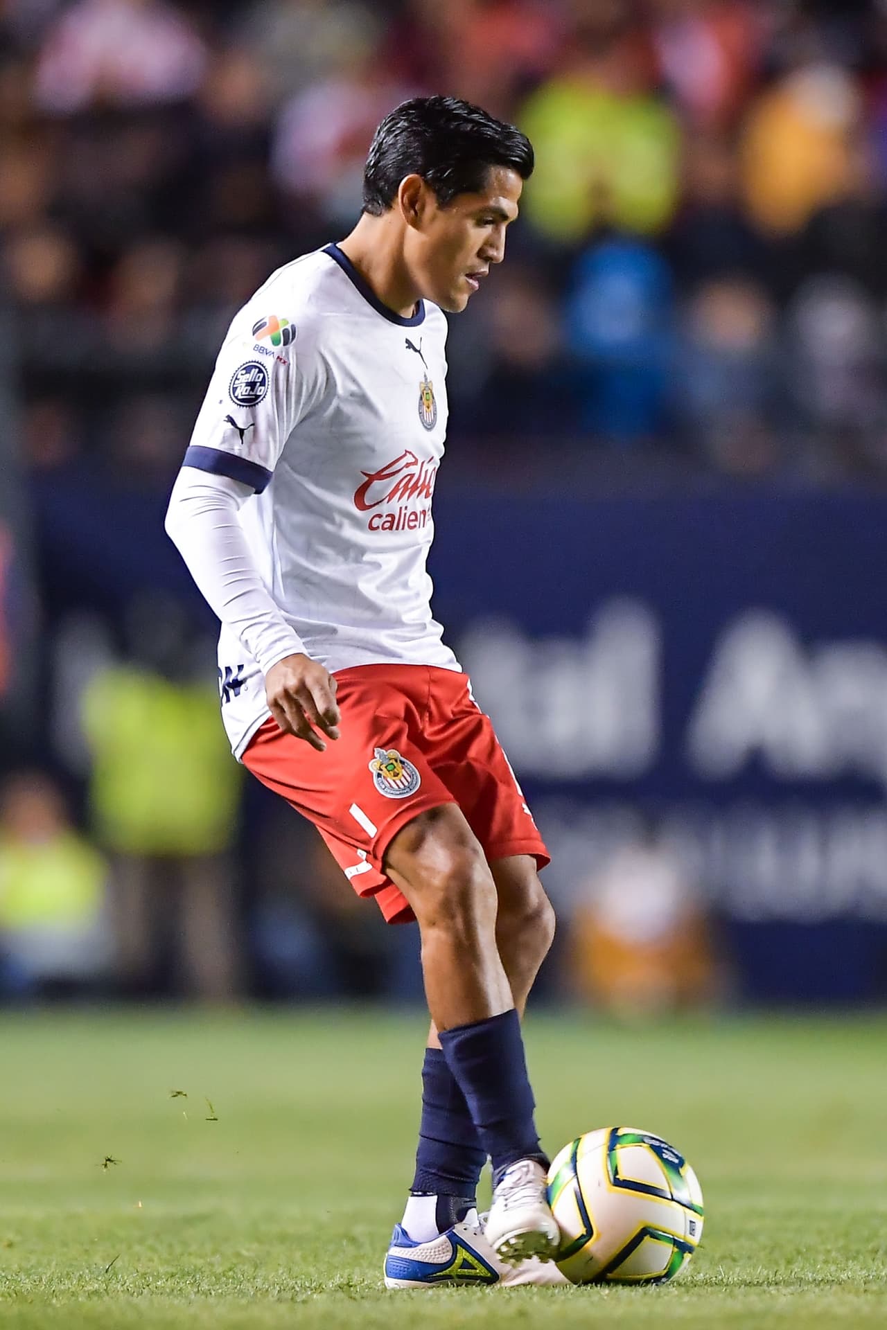 Jesús 'Chapo' Sánchez tuvo que salir de cambio en el primer tiempo por lesión.