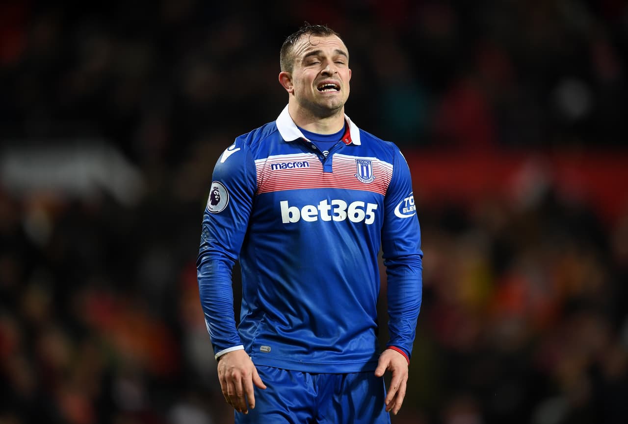 Ante las posibles salidas de Carrol y el 'Chicharito', el West Ham United se llevaría a su plantel al suizo Xherdan Shaqiri.