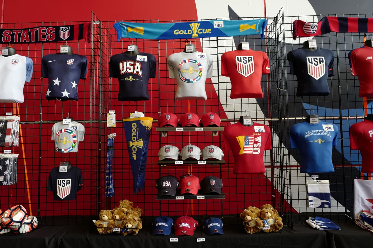 El público norteamericano se dio cita para apoyar a su selección. Maquillajes, peinados estrafalarios y una inmensa cantidad de artículos promocionales fueron la constante en el Nissan Stadium.