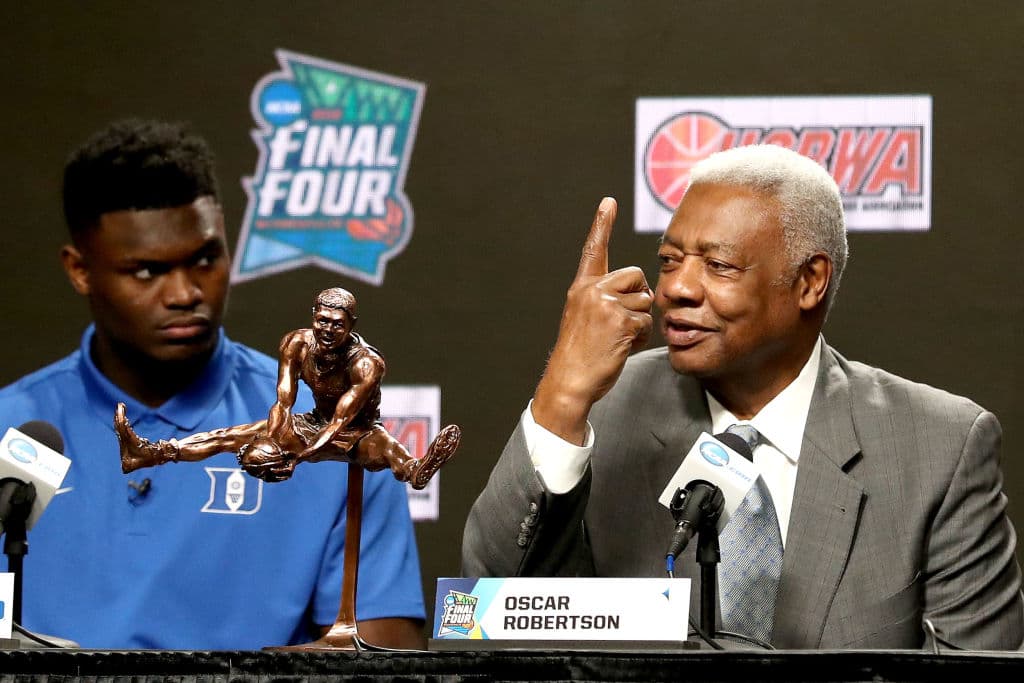 El delantero de 6 pies y 7 pulgadas, de 285 libras, ha cautivado al baloncesto universitario estadounidense con su capacidad atlética y energía en ofensiva y defensiva, además de ser un jugador muy carismático.