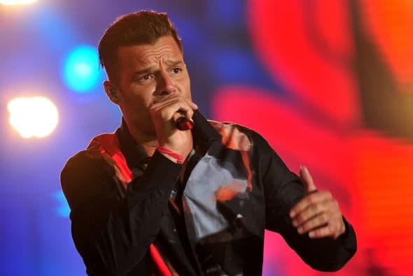 Ricky además tiene un gran corazón pues está preocupado por la educación y la niñez de los latinos.