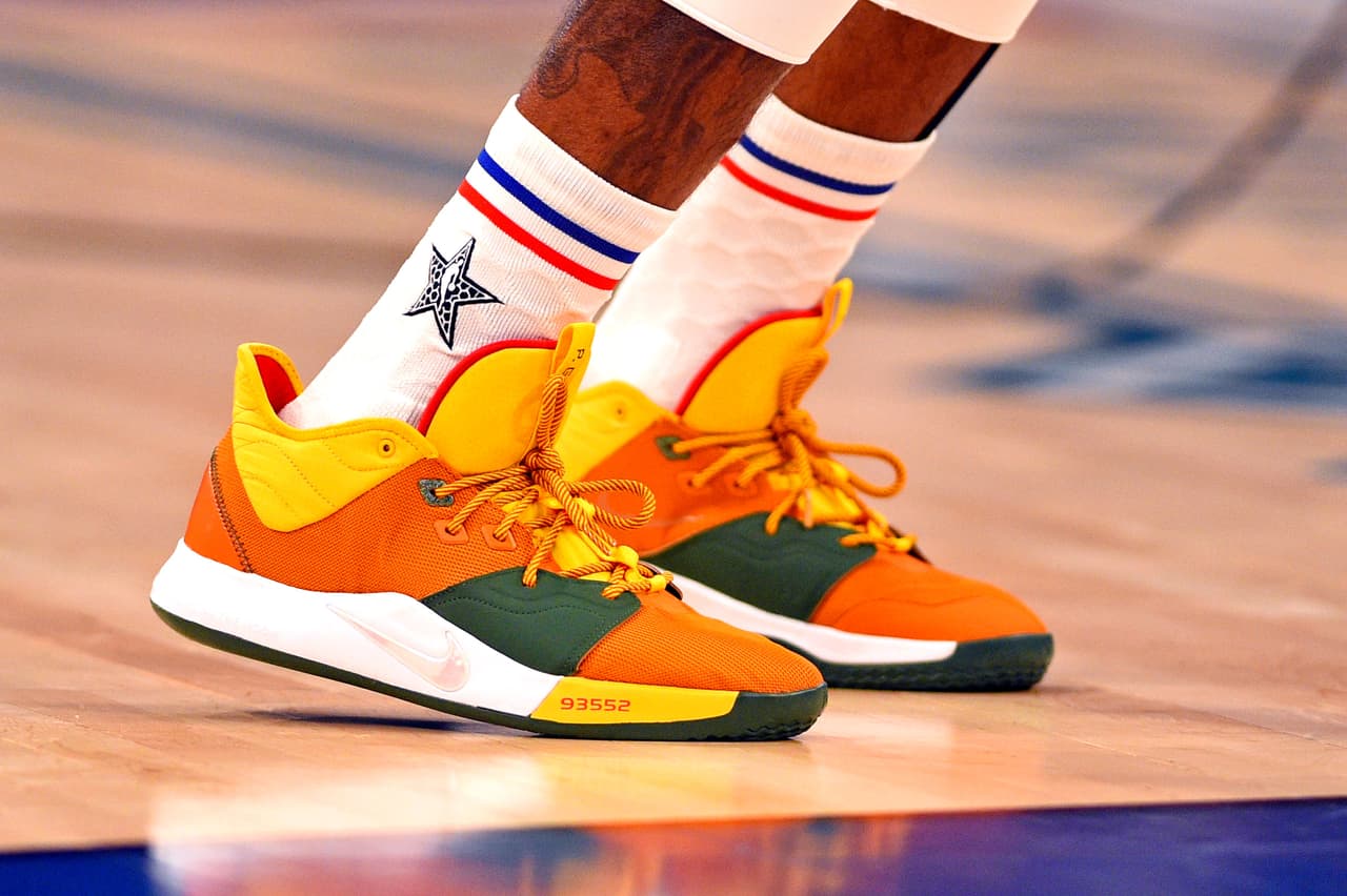 Con un colorido diseño, el alero Paul George mostró sus PG3 de Nike.