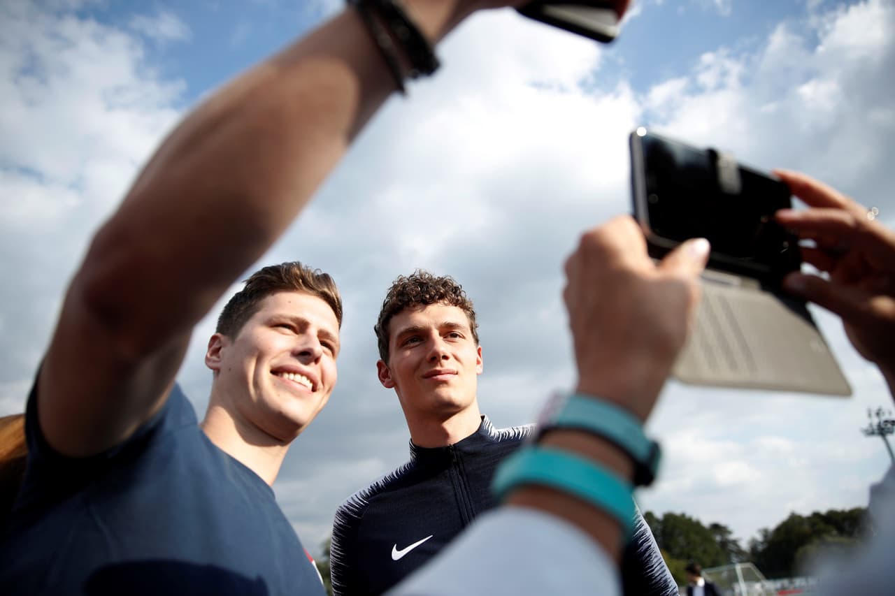 "Hemos entrado en el más alto nivel y la gente nos mirará de forma diferente. Eso nos obliga a una mayor exigencia", señaló Deschamps sobre el reto para sus jugadores.