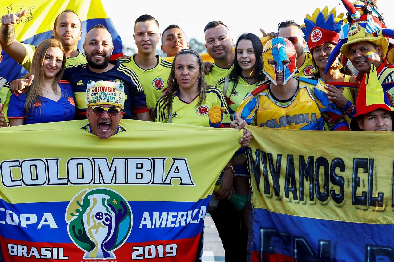 Los fanáticos de Colombia y Chile le dieron un colorido especial con su alegría y entusiamo al duelo de Cuartos de Final de la Copa América en el Arena Corinthians.