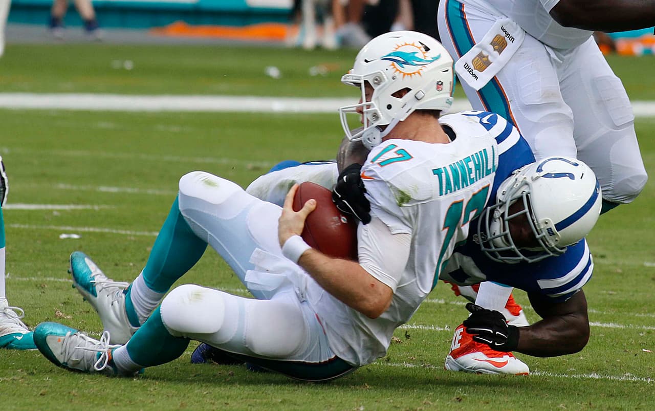 9 ROBERT MATHIS – El veterano ala defensivo fue crucial en el triunfo de los Indianapolis Colts sobre los Miami Dolphins. Tuvo 4 tackleadas y 2 capturas de quarterback, una de ellas para darle el triunfo a los Colts cuando atrapó en 4ª. oportunidad a Ryan Tannehill.