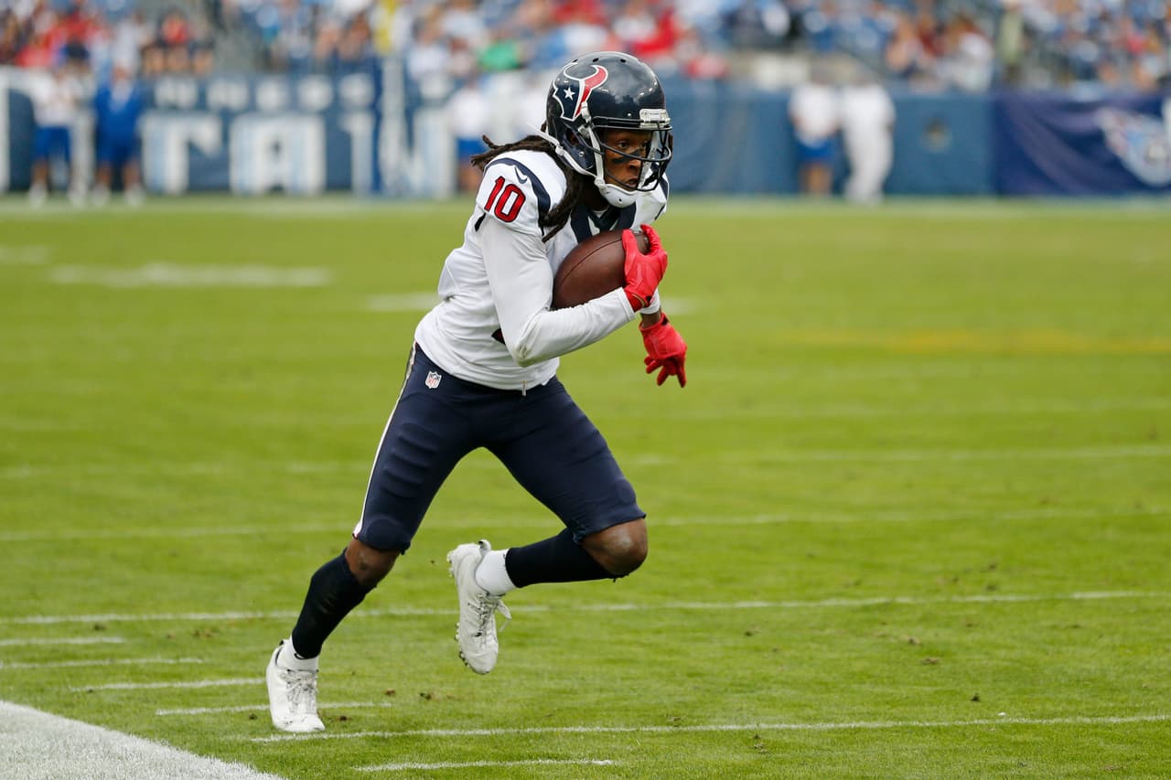 5 DEANDRE HOPKINS – Parte del avance ganador de los Houston Texans se debe al estelar receptor que contra los Titans tuvo 7 recepciones para 117 yardas con un touchdown. Hopkins va camino a superar las 1,500 yardas en recepciones, sin un quarterback fijo.