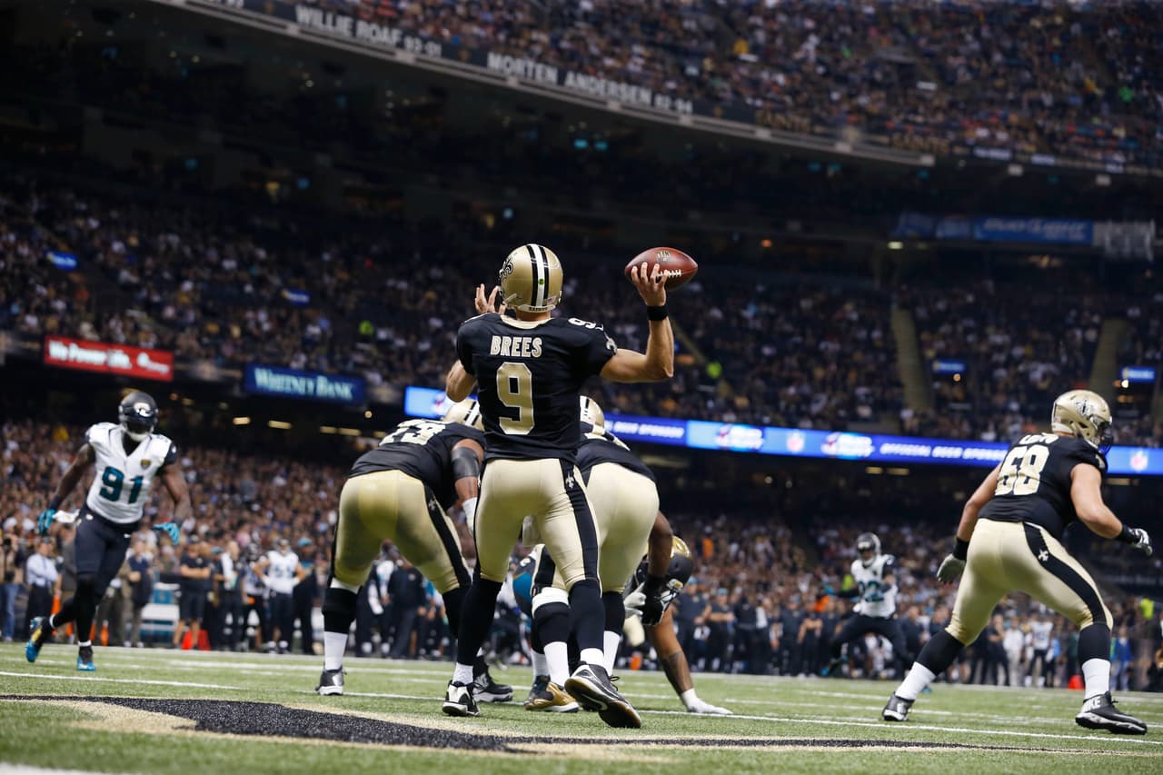 10 DREW BREES – Encabezó la explosión ofensiva de los Saints con 537 yardas totales sobre Jacksonville. Completó 25 de 36 para 412 yardas con 3 de touchdown sin intercepciones.