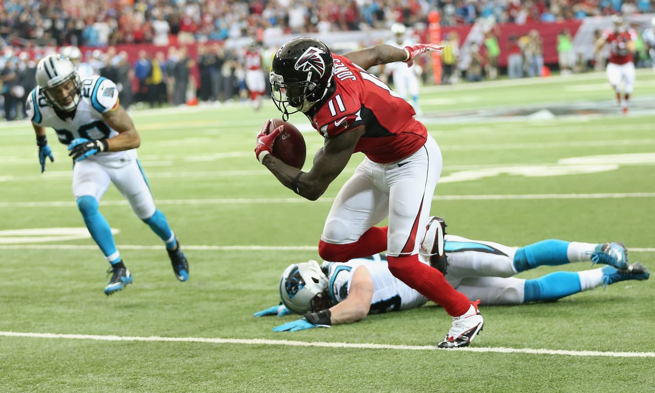 1 JULIO JONES – La victoria de los Falcons sobre Carolina fue posible por la actuación del receptor Julio Jones quien llevaba varias semanas sin mostrar su extraordinario nivel. Contra los Panthers tuvo 9 recepciones para 178 yardas con un touchdown.