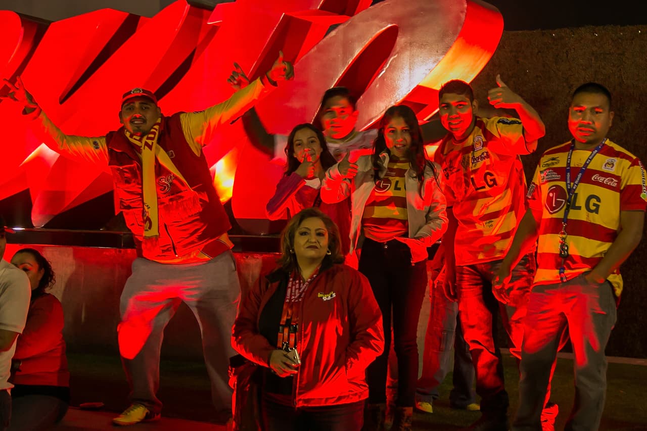 El colorido de la afición en la Jornada 7
