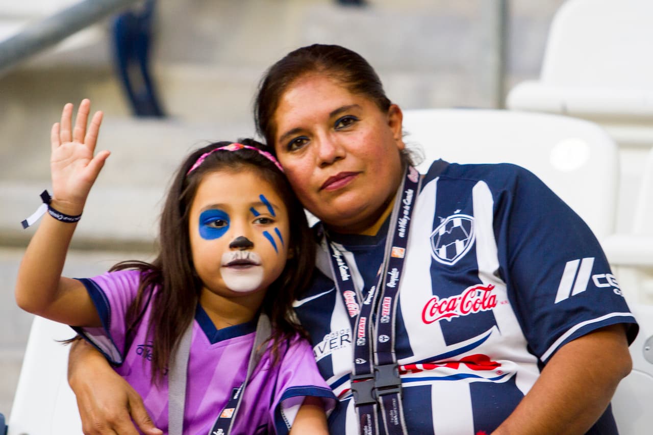 El colorido de la afición en la Jornada 7