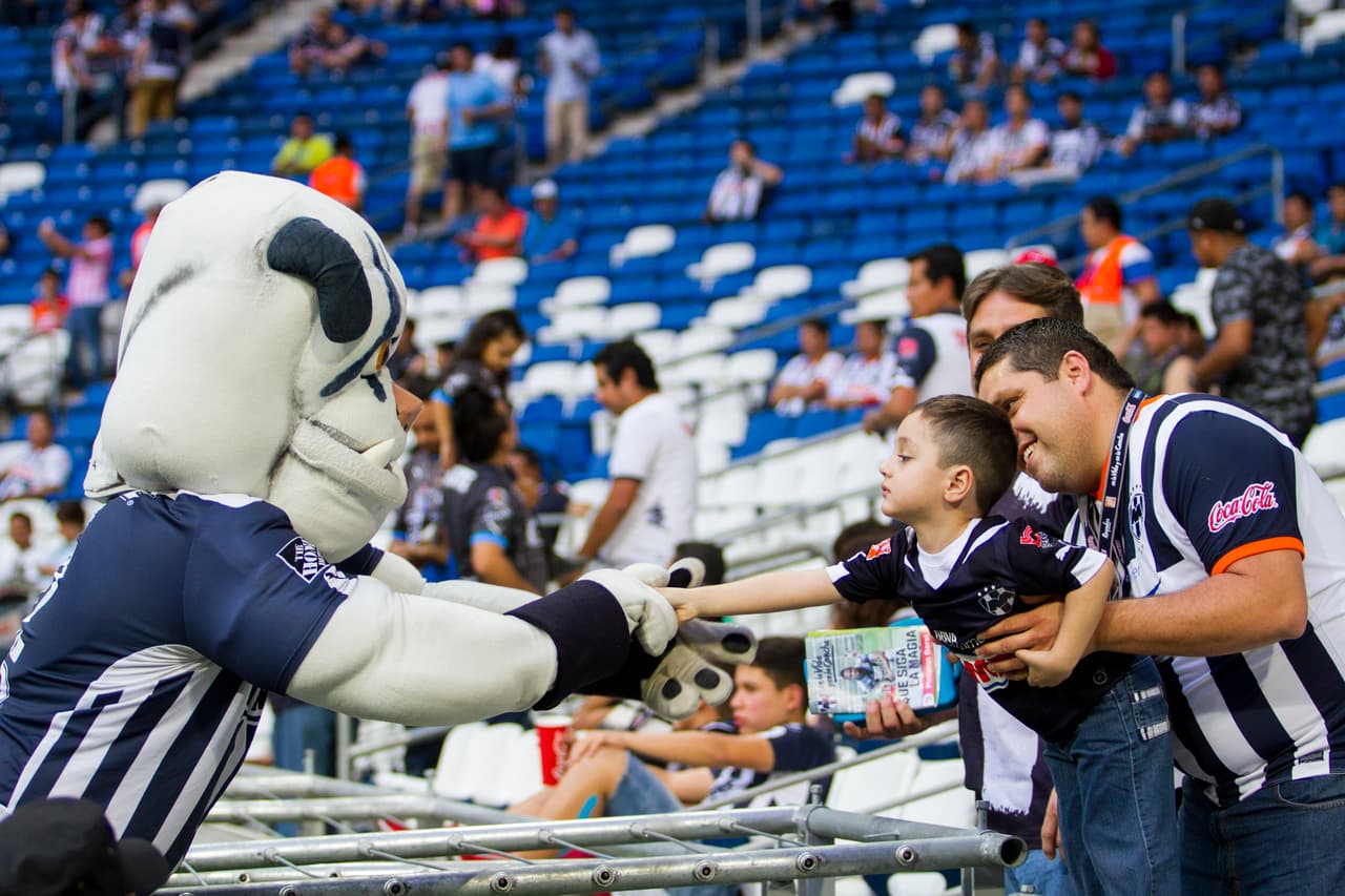 El colorido de la afición en la Jornada 7