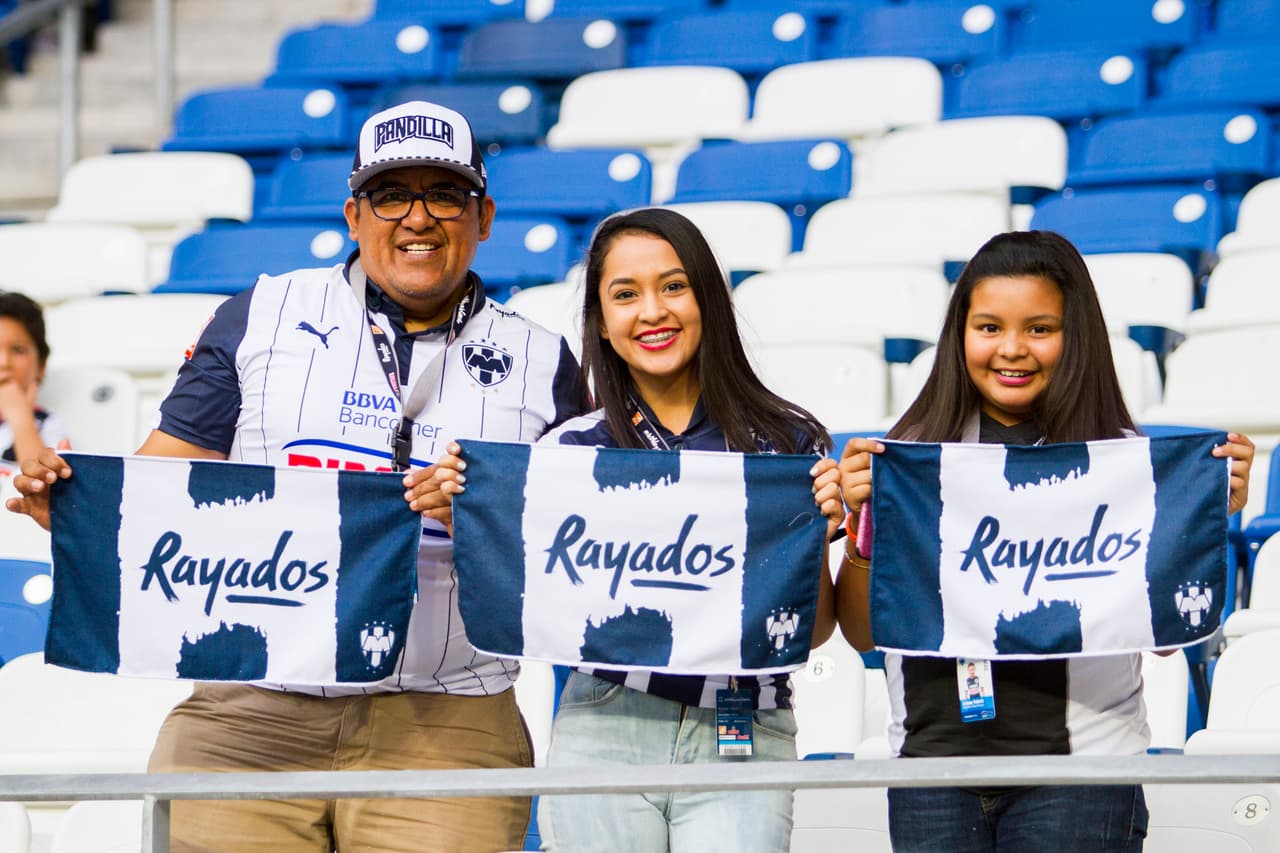 El colorido de la afición en la Jornada 7