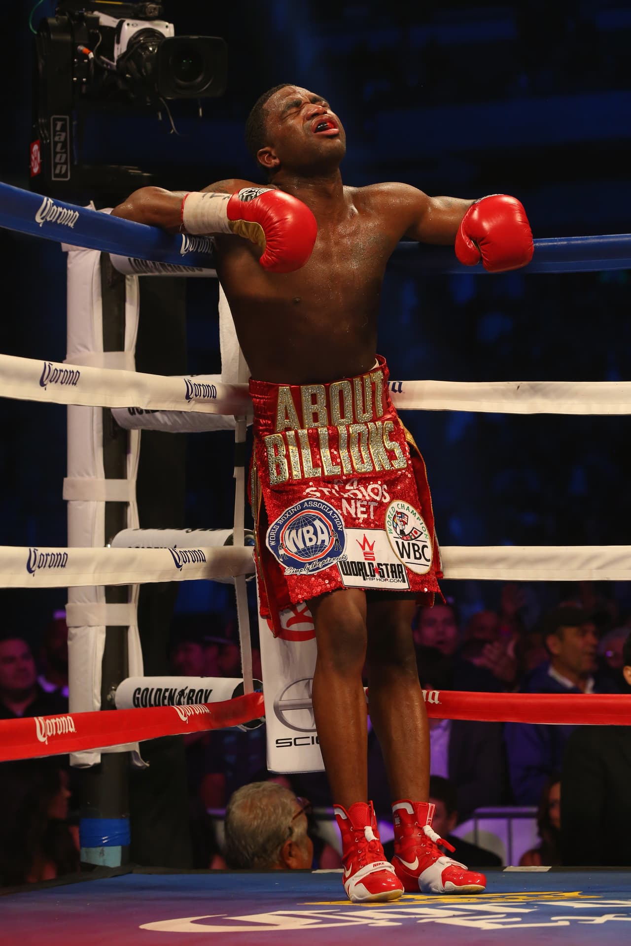 Adrien Broner, apodado 'The Problem' le hace honor a su apelativo y no solo fuera del ring sino adentro puede ser muy insultante.