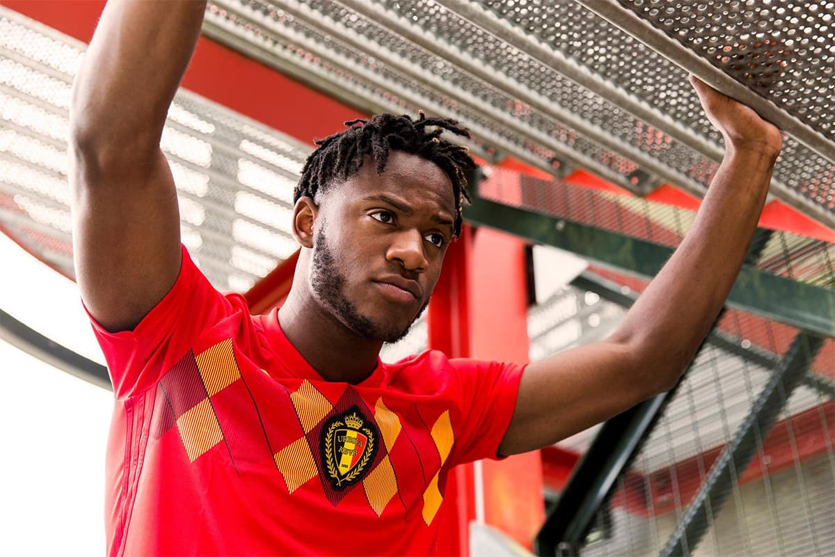 Por último, la 
<b>selección de Bélgica </b>llevará este hermoso diseño inspirado en el que llevaron a la Eurocopa de 1984.