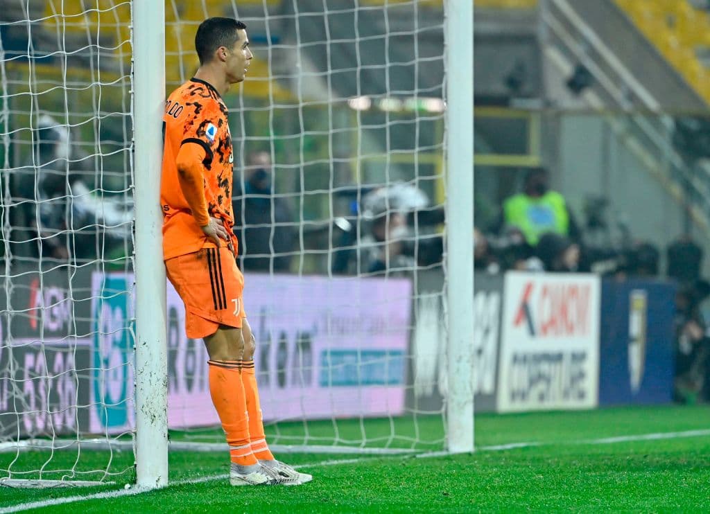 Kulusevski (23’), Ronaldo (26’, 48’) y Morata (85’) hicieron los goles para el cuadro de Pirlo que ya amenaza a los líderes de la competición.