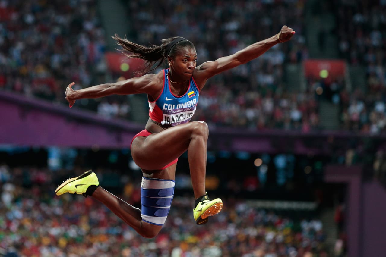 En una modalidad dominada por europeas, africanas y cubanas, la antioqueña se hizo un camino de oro que comenzó con un bronce en el Campeonato Sudamericano Junior de Atletismo del 2001.