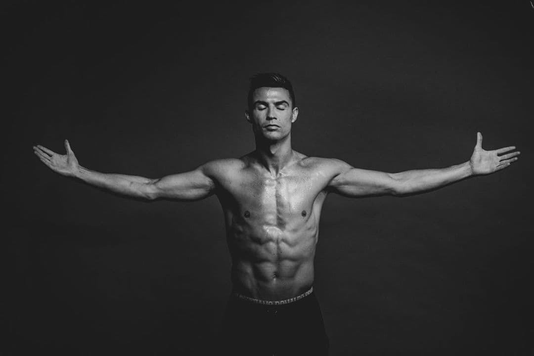 Cristiano Ronaldo es muy disciplinado para hacer ejercicio, eso no es un secreto y ahora compartirá contigo su rutina para tener un físico de campeonato.