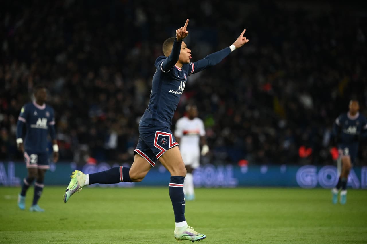 El PSG goleó al Lorient gracias a los dobletes de Neymar y Mbappé, así como otro tanto de Messi.