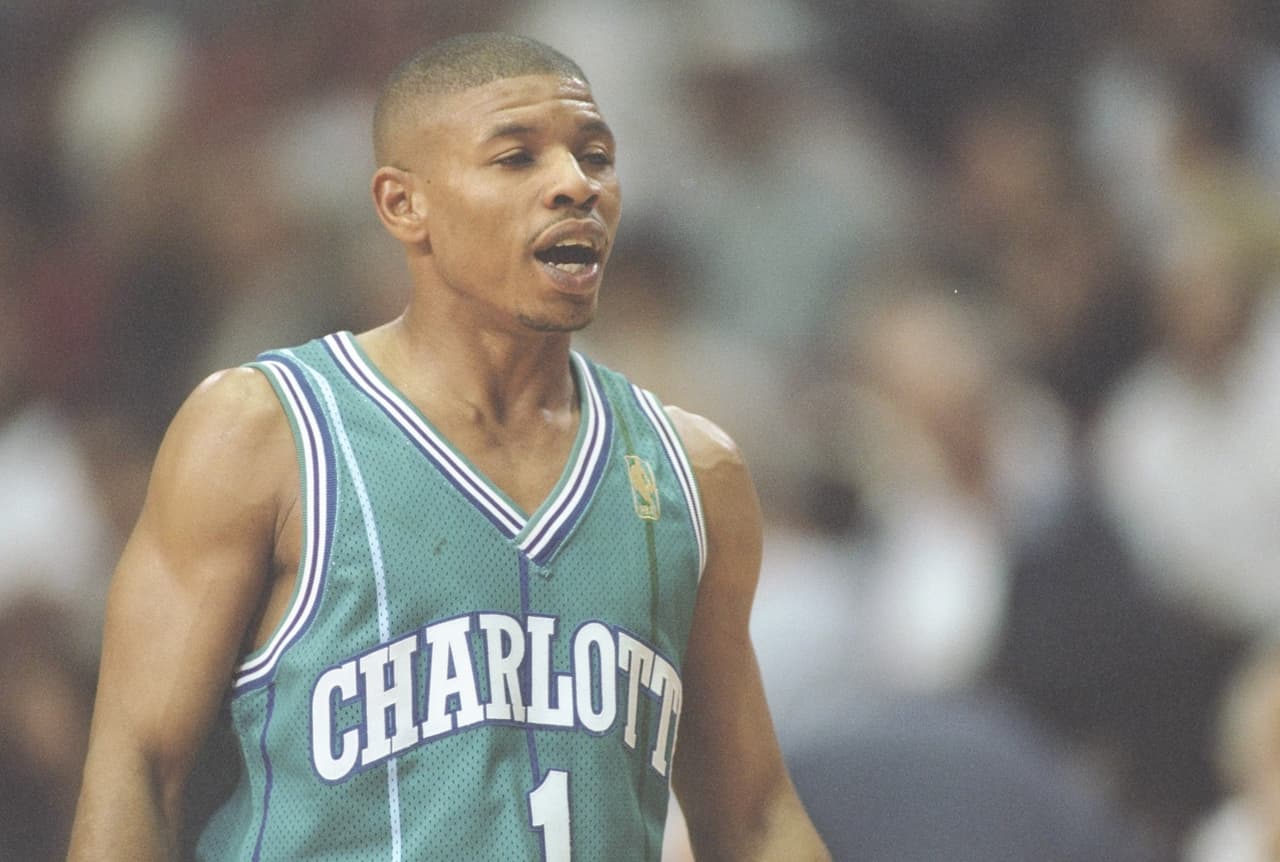 Tyrone 'Muggsey' Bogues fue el Monstar Nawt, el monstruo de color rosa y el más bajo del equipo extraterrestre.