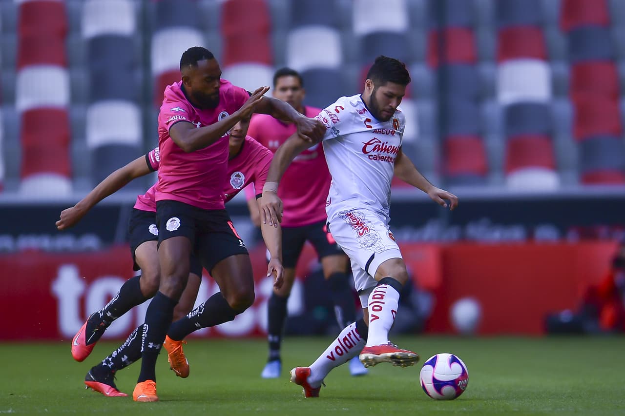 Minuto nueve y cae el primero gol, Rubens Sambueza abre el marcador.