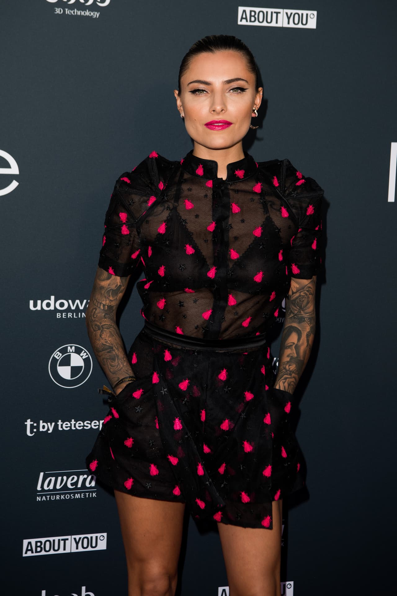 Fue así como el nuevo romance con Thomalla, de 29 años, se convierte en un motivo de alegría para el afectado arquero.