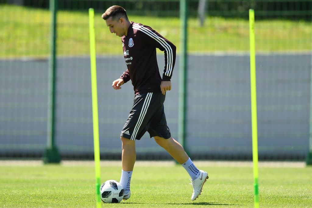 Héctor Herrera, del FC Porto, y todavía buscado y pretendido por varios equipos del balompié europeo, también estaría convocado para la medular del Tri.