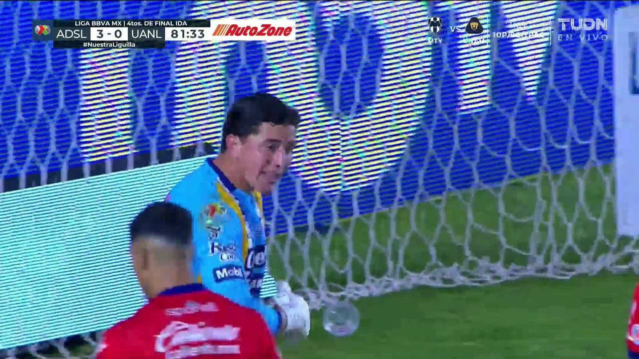 ¡Que salvajada de Sánchez! El portero de San Luis está en plan grande