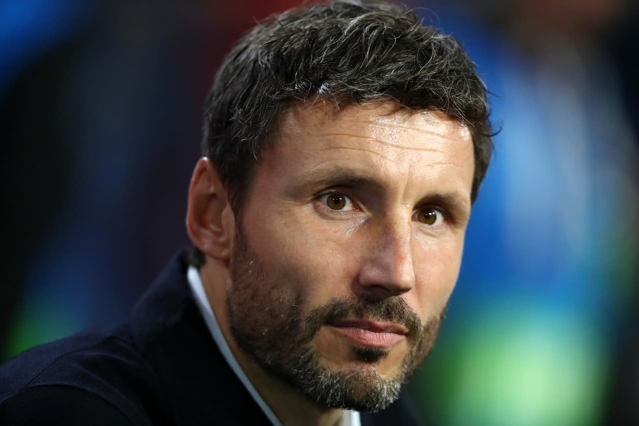 Marc van Bommel, entrenador de los locales, buscaba resarcirse de la dura derrota en el debut de Champions a mano del Barcelona.