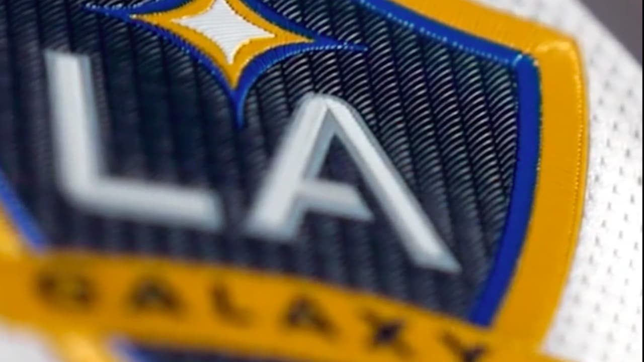 LA Galaxy y Chicharito presentan nueva playera