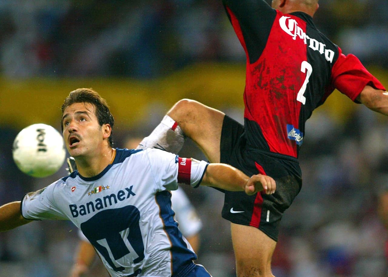 Como si se tratara de una condena, desde aquella victoria eliminatoria en el Coloso de la Calzada Independencia, los universitarios no han podido triunfar en las canchas con aroma a tierra mojada.