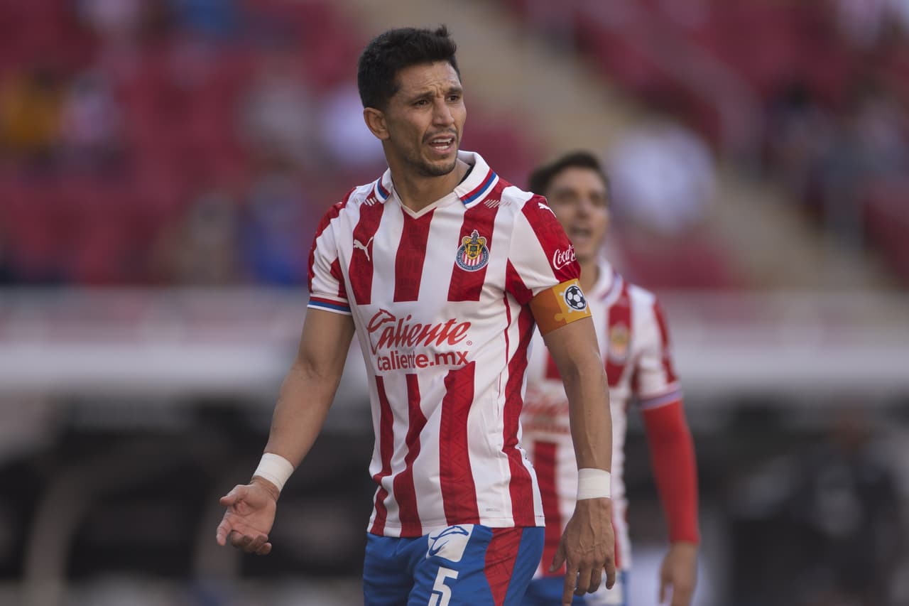 Jesús Molina renueva con Chivas hasta 2022