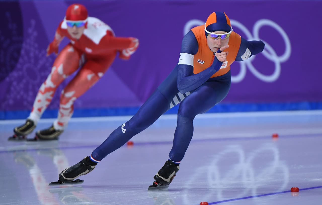 Las participantes del patinaje en velocidad mostraron su capacidad y además se destacaron por el atractivo de sus rostros y cuerpos atléticos en la jornada. Acá, Carlijn Achtereekte de Holanda.