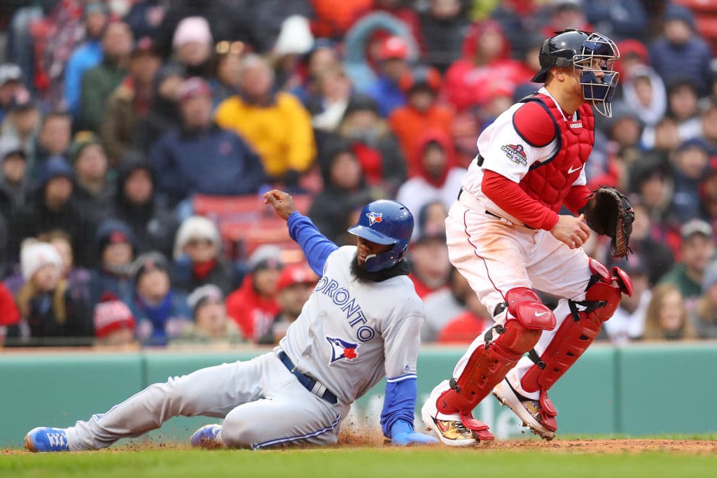 Pero los Toronto Blue Jays respondieron con dos anotaciones en la tercera entrada y añadieron tres más en el cuarto rollo para ampliar su ventaja a 5-2 en ese momento.
