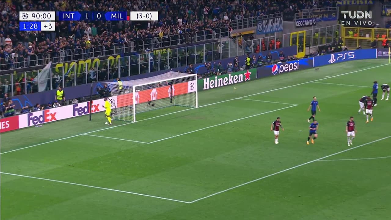 ¡TIRO ATAJADO! disparo por Romelu Lukaku.