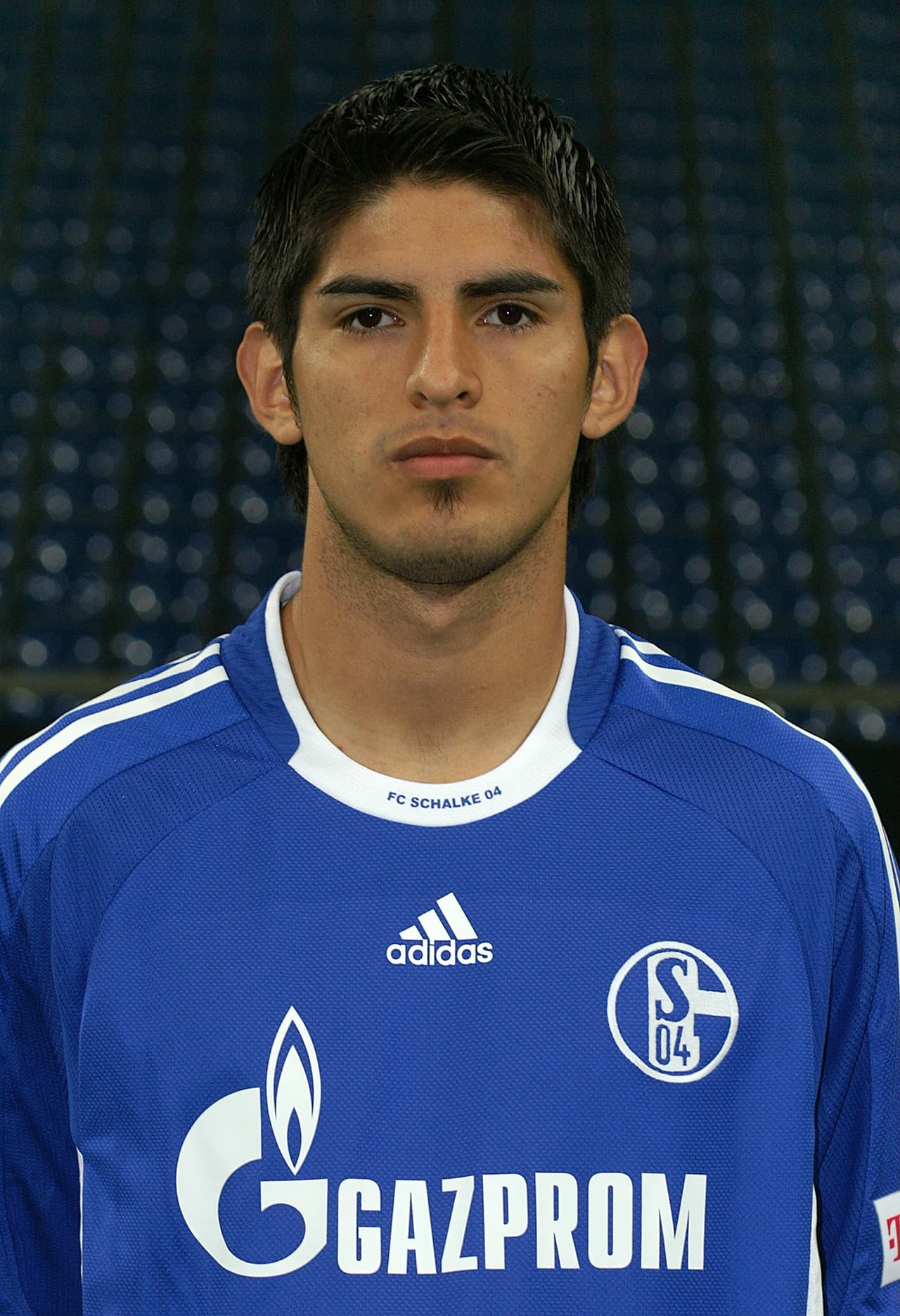 El seleccionado peruano 
<b>Carlos Zambrano</b> llegó también al Schalke 04 cuando apenas tenía 17 años, en 2006.