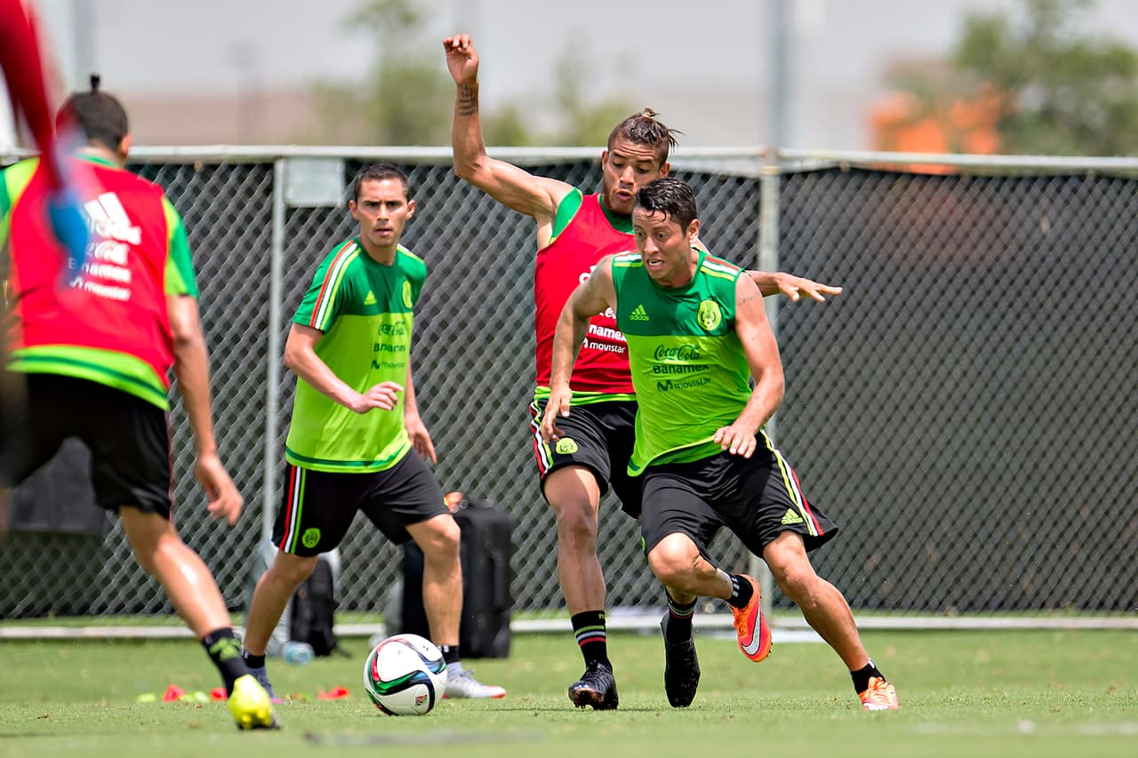 Otro cambio que podría verse en los próximos partidos sería jugar con dos delanteros, y así jugar con otro volante como lo hizo en la segunda parte del juego ante Costa Rica cuando ingresó Carlos Esquivel.