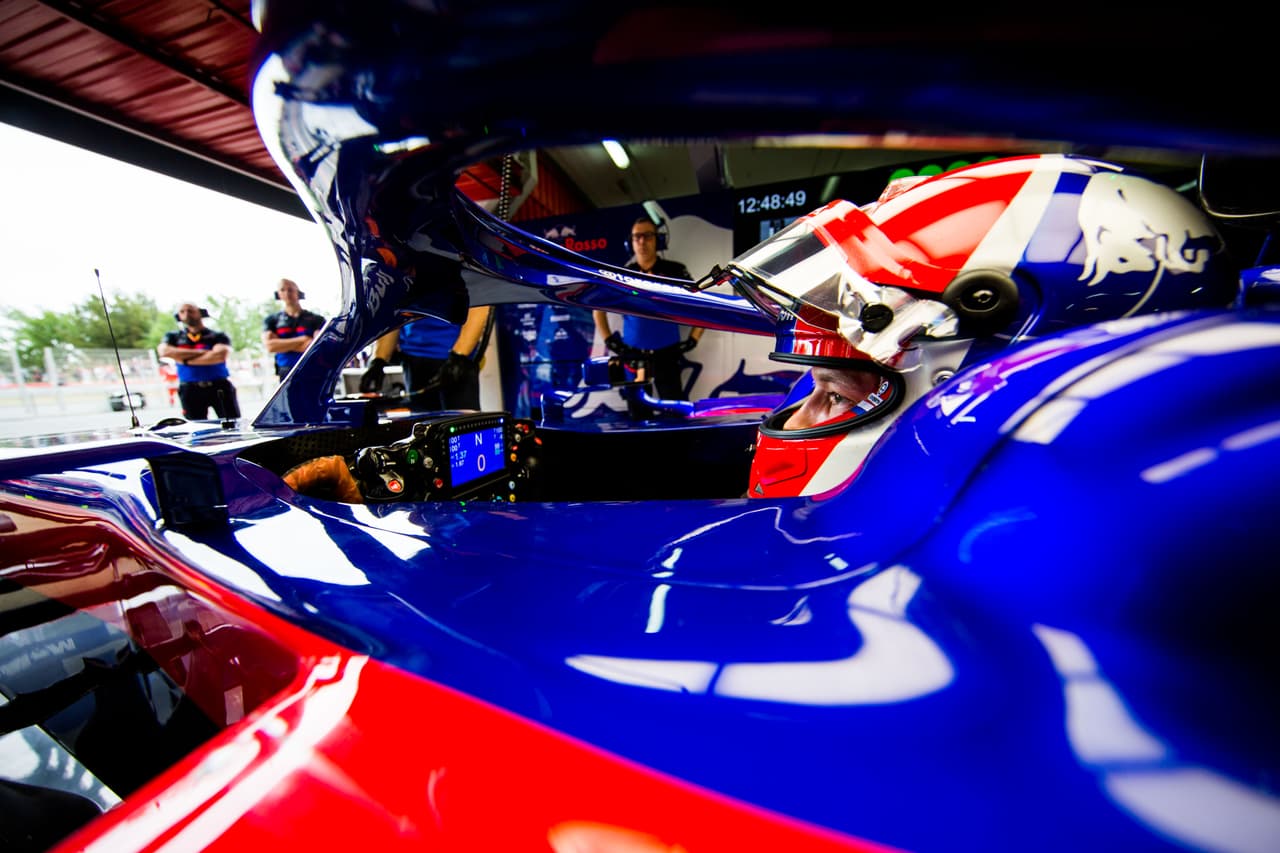 El primer lugar en la grilla de partida para este domingo, en Montmeló, quedó en manos de Valtteri Bottas quien como en las prácticas impuso su velocidad. El Top 3 lo completaron Lewins Hamilton y Sebastian Vettel, mientras que el mexicano Sergio 'Checo' Pérez partirá en la casilla 15.