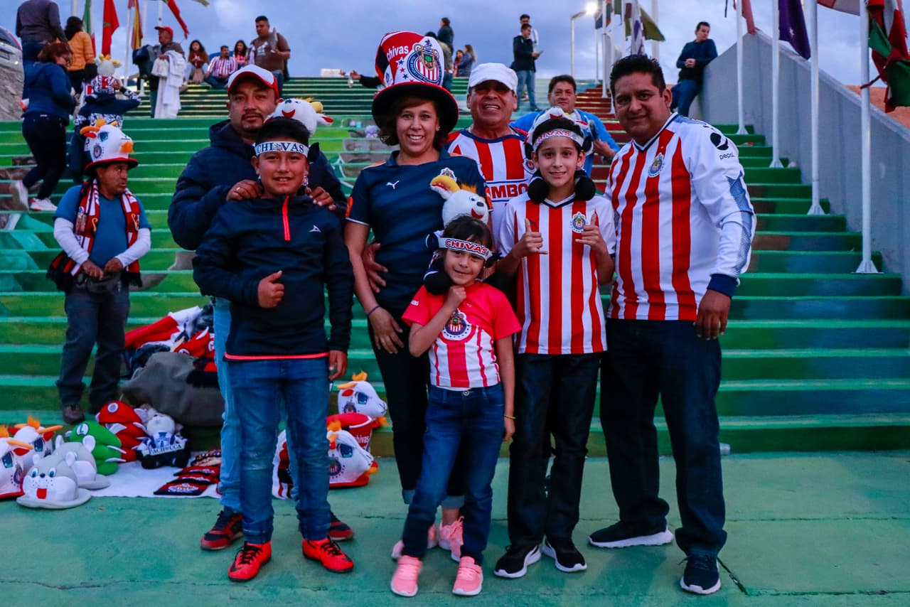 Los fanáticos de Chivas listos para el juego contra Pachuca por el 
<a href="https://www.univision.com/deportes/futbol/liga-mx/*">Clausura 2019</a>.