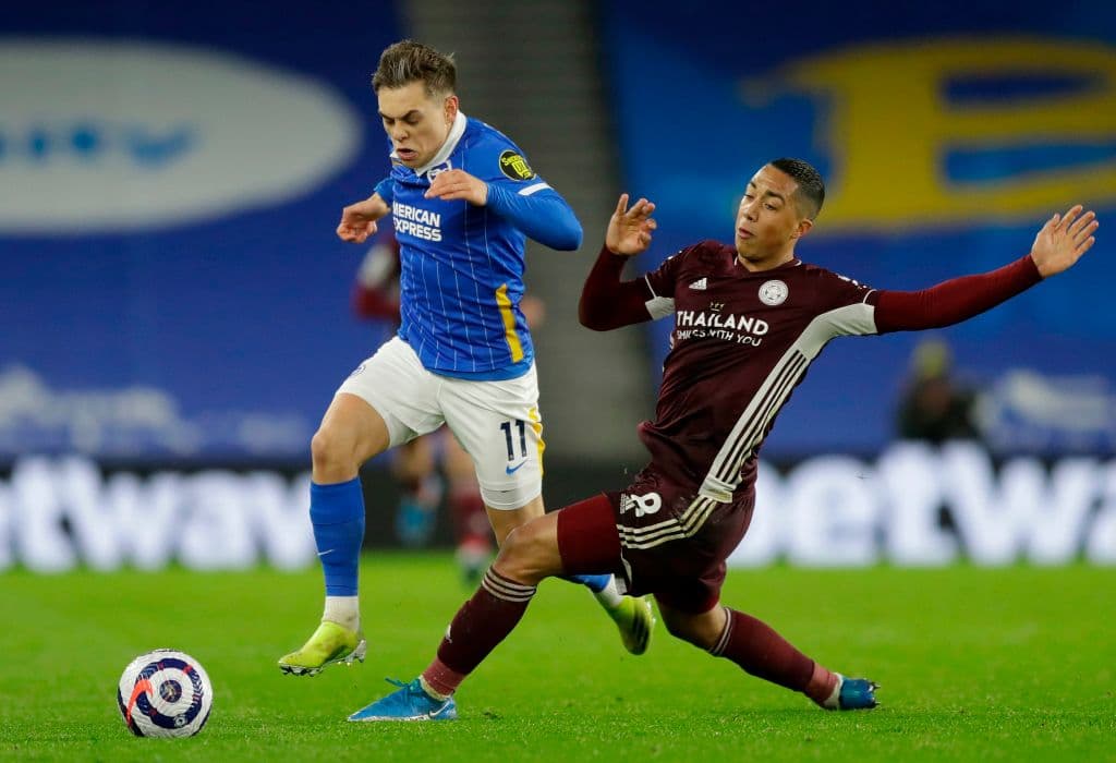 Con goles de Iheanacho (62’) y Amartey (87’), Leicester City se impuso ante el Brighton; Lallana (10’) marcó para los locales. Brighton y Leicester City acumulan 26 y 53 unidades, respectivamente.