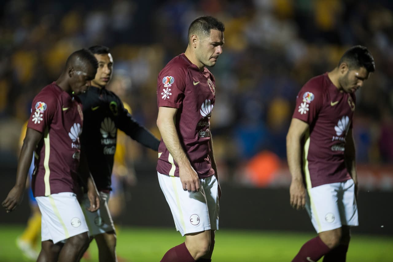 Aunque casi siempre es un zaguero confiable,
<a href="http://www.univision.com/deportes/futbol/liga-mx/guerra-civil-en-america-goltz-y-aguilar-se-manotean-y-dicen-de-todo-video" target="_blank">su disputa con Paolo Göltz en pleno partido</a> agravó el lamentable estado de la defensa americanista. Pablo Aguilar debe reconocer que se equivocó.