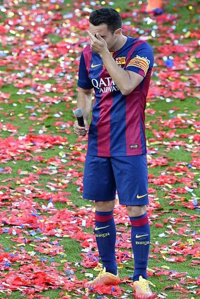 "Muchas gracias por todo, de verdad y de todo corazón. Me habéis hecho el hombre mas feliz del mundo hoy y las 17 temporadas que llevo en el Barça", dijo Xavi.