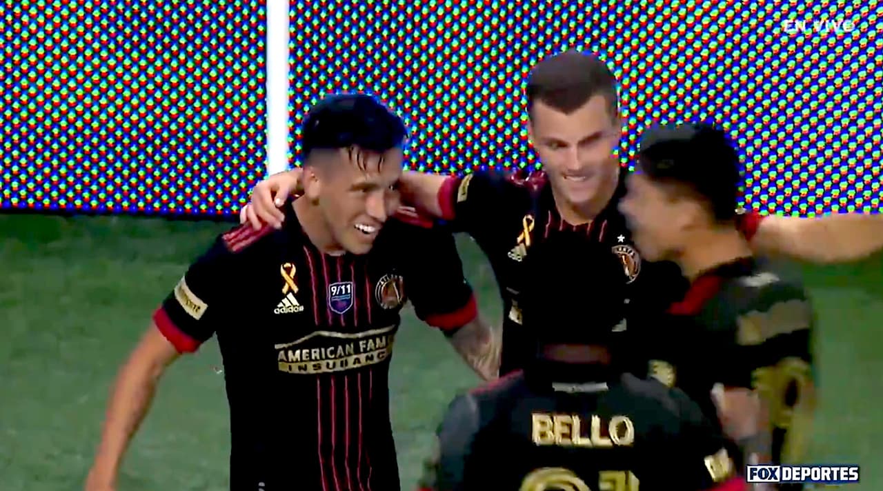 ¡Gambeta, golazo y goleada! Ezequiel Barco dribla a dos defensas y marca el tercero