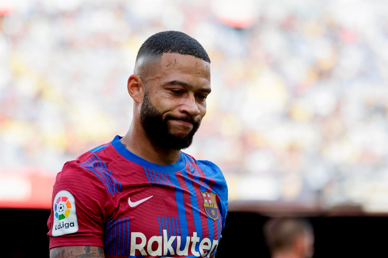 Barcelona confirmó las bajas de Memphis Depay y Frenkie de Jong.