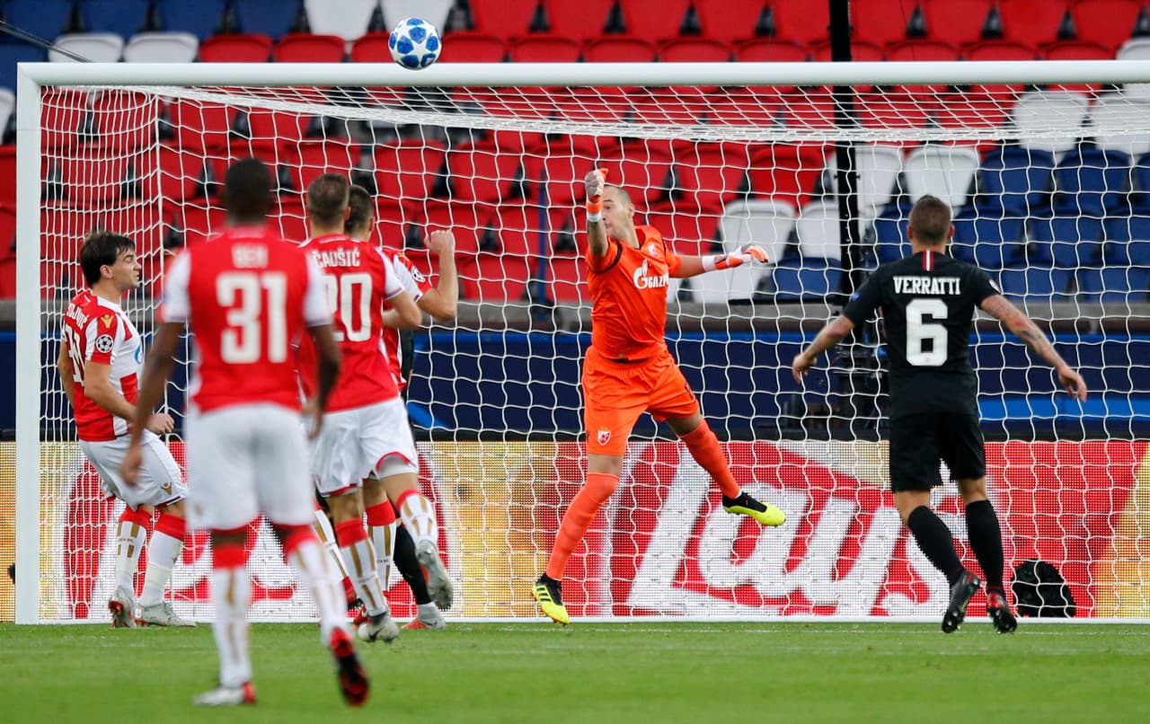 El arquero Milan Borjan apenas podía aguantar las embestidas de un PSG que se notó motivado.