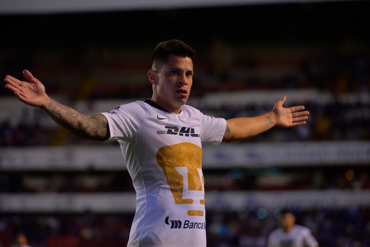 A tres minutos del final el argentino Juan Manuel Iturbe sentenció el partido con un remate imposible para el arquero rival, el 2-0 culminante a favor de Pumas.