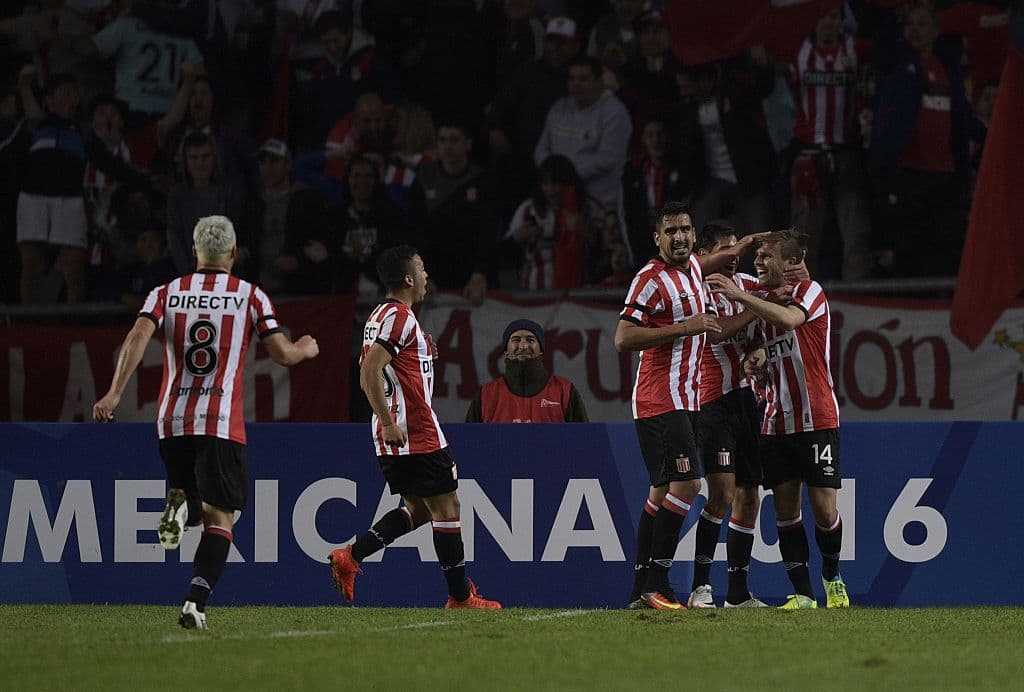 Estudiantes se mantiene como líder del fútbol argentino