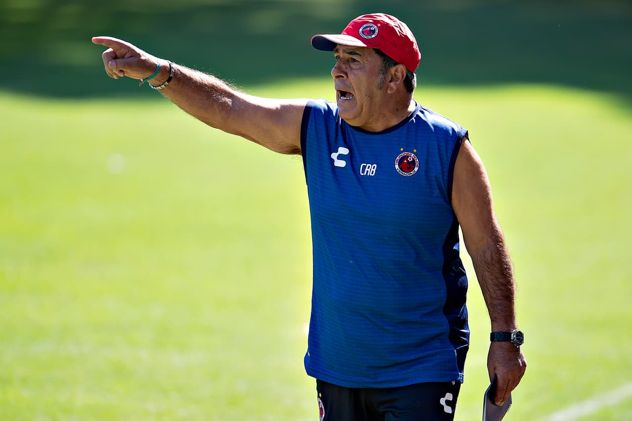 El Veracruz espera que Carlos Reinoso regrese a la vida a unos tiburones que dejaron escapar el colchón de puntos que les dejó el chileno durante su etapa anterior. Veremos si logra infundirles esa garra y amor propio de nuevo a un plantel que cuenta con novedades.