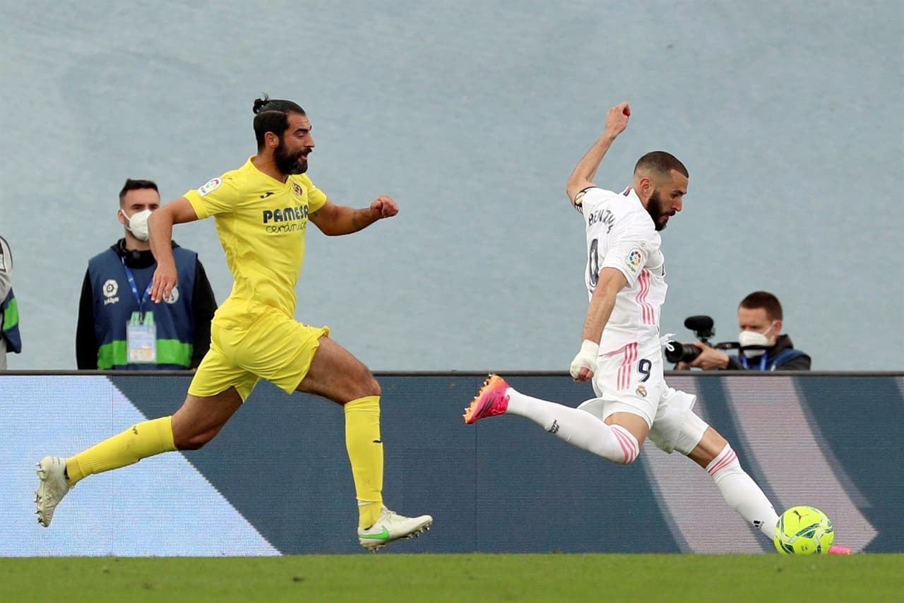 Real Madrid sufre, pero los tantos de Karim Benzema y Luka Modric le dan la remontada 2-1 a los Blancos sobre el Villarreal en los últimos minutos de juego.